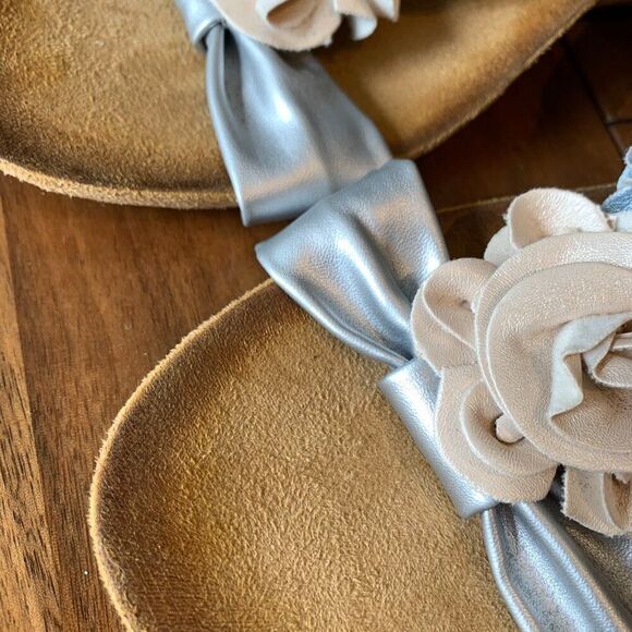 Shoe/sandal, wedge heel, size 39 or 8, never worn, metallic silver, roses detail - Picture 9 of 16